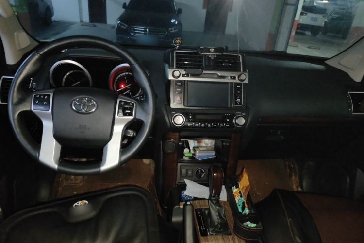 Used Toyota Prado 2016 3.5L Automatic TX-L Center Console