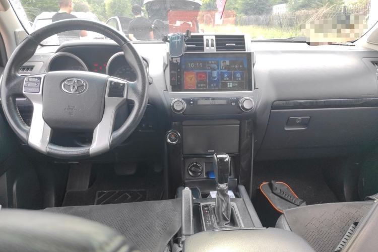 Used Toyota Prado 2016 2.7L Automatic Standard Edition Center Console