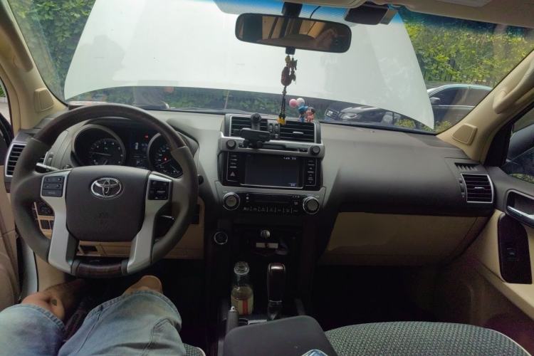 Used Toyota Prado 2016 3.5L Automatic TX-L Center Console