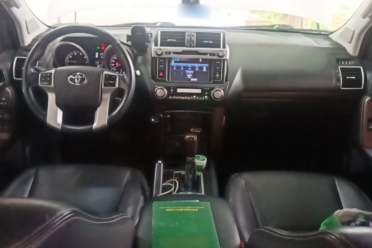 Used Toyota Prado 2016 3.5L Automatic TX-L Center Console