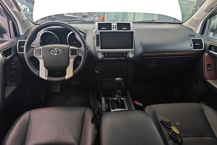 Used Toyota Prado 2016 3.5L Automatic TX-L Center Console