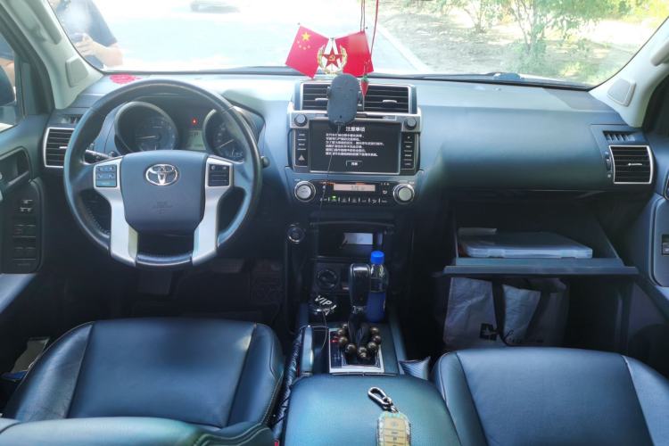 Used Toyota Prado 2016 2.7L Automatic Standard Edition Center Console