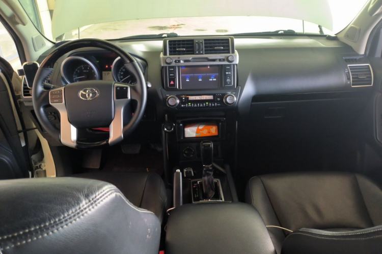 Used Toyota Prado 2016 2.7L Automatic Luxury Edition Center Console