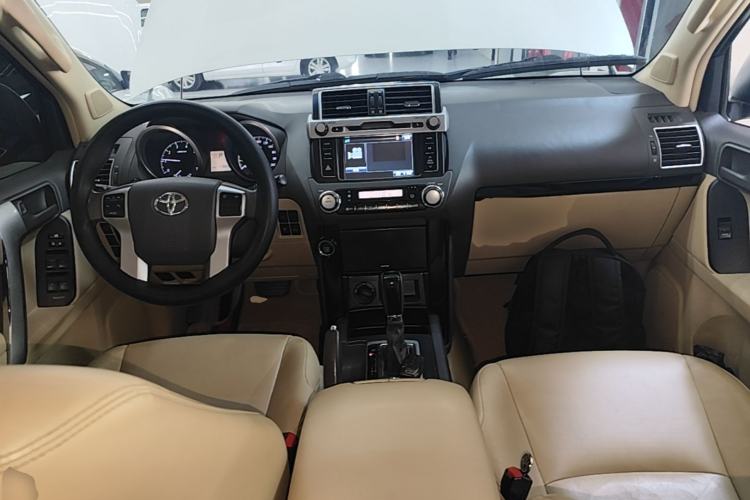 Used Toyota Prado 2016 2.7L Automatic Standard Edition Center Console