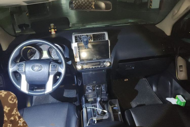 Used Toyota Prado  Center Console