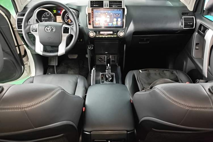 Used Toyota Prado 2016 2.7L Automatic Standard Edition Center Console