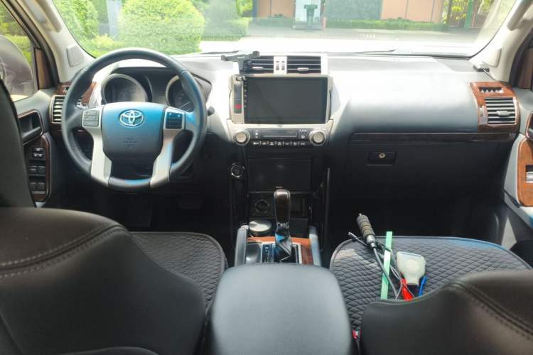 Used Toyota Prado 2016 2.7L Automatic Standard Edition Center Console