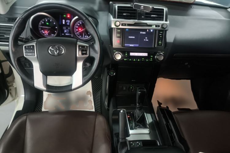Used Toyota Prado 2016 3.5L Automatic TX-L Center Console
