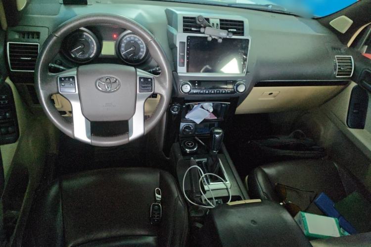 Used Toyota Prado 2016 2.7L Automatic Standard Edition Center Console