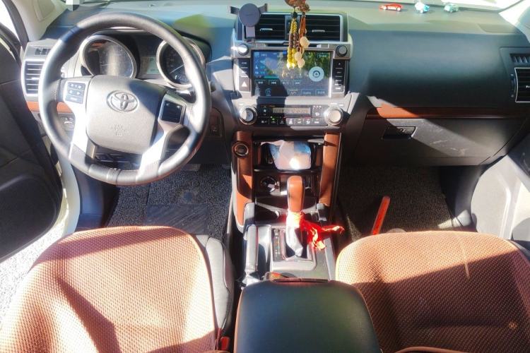 Used Toyota Prado 2016 2.7L Automatic Standard Edition Center Console
