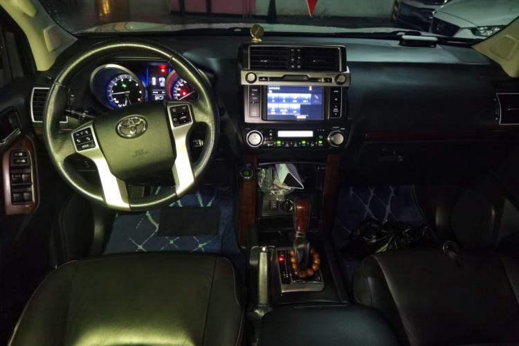 Used Toyota Prado 2016 3.5L Automatic TX-L Center Console