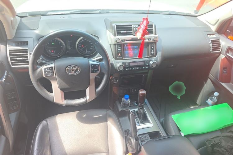 Used Toyota Prado 2016 3.5L Automatic TX-L Center Console