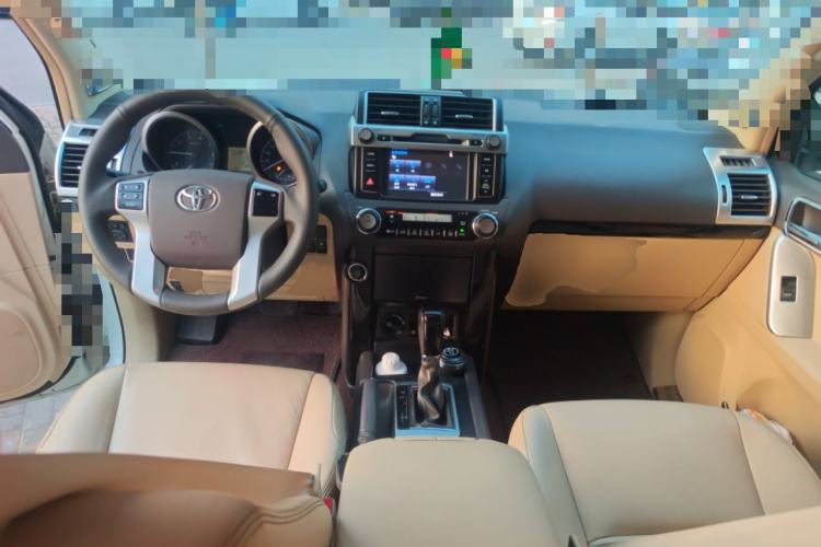 Used Toyota Prado 2016 2.7L Automatic Standard Edition Center Console