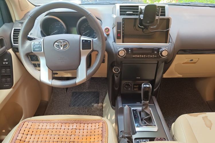 Used Toyota Prado 2016 2.7L Automatic Standard Edition Center Console