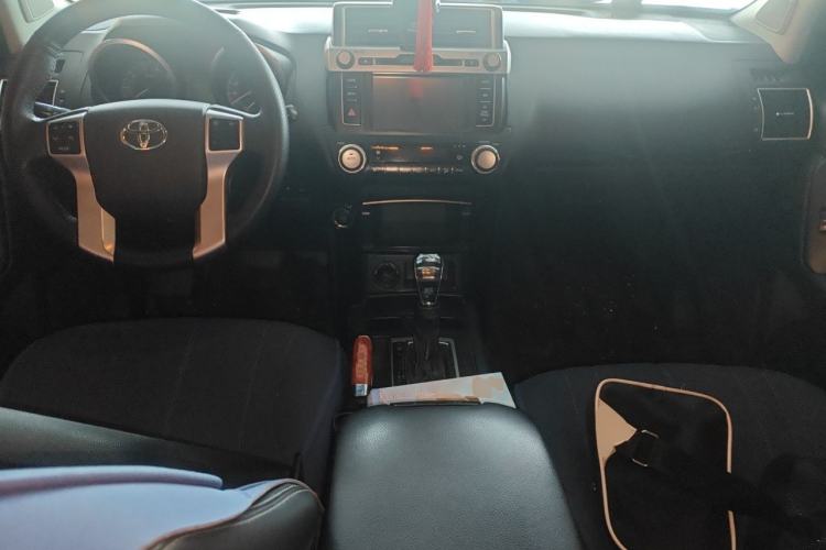 Used Toyota Prado 2016 2.7L Automatic Standard Edition Center Console