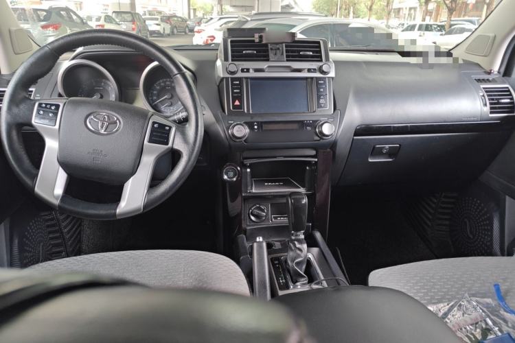 Used Toyota Prado 2016 2.7L Automatic Standard Edition Center Console