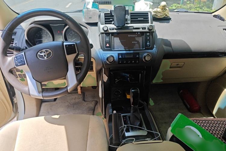 Used Toyota Prado  Center Console
