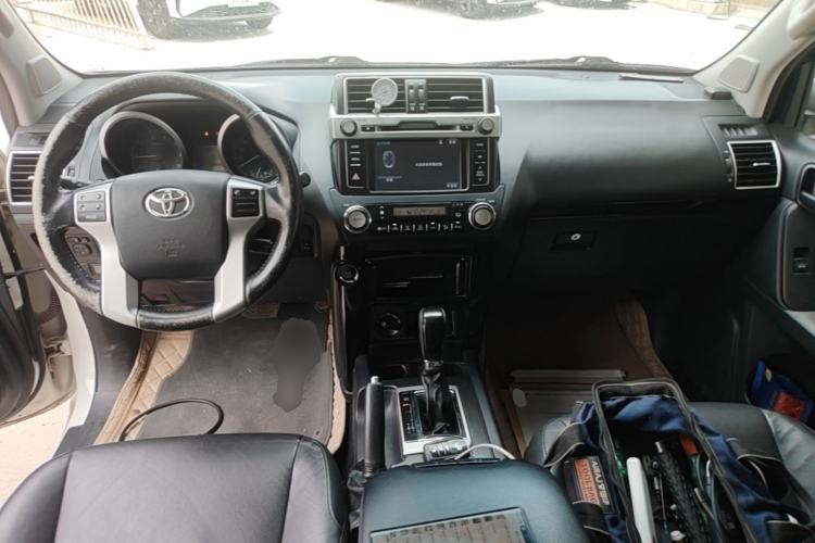 Used Toyota Prado 2016 2.7L Automatic Standard Edition Center Console