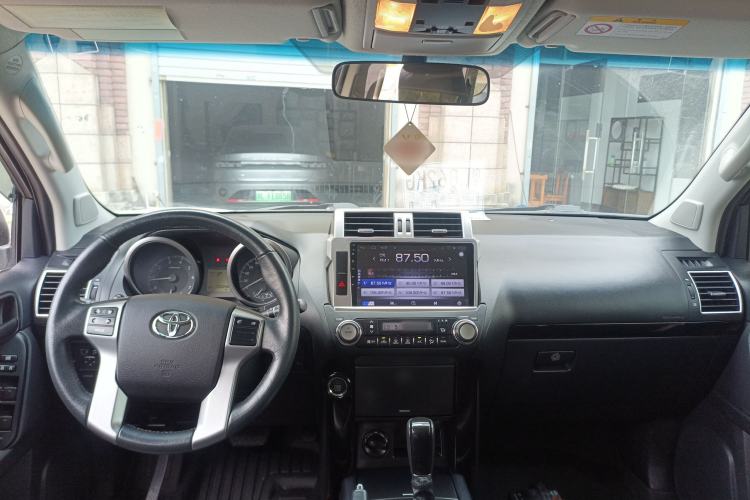 Used Toyota Prado 2016 2.7L Automatic Standard Edition Center Console
