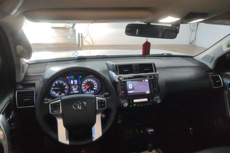 Used Toyota Prado 2016 3.5L Automatic TX-L Center Console