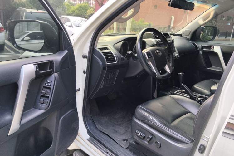 Used Toyota Prado 2016 2.7L Automatic Luxury Edition Driver Seat
