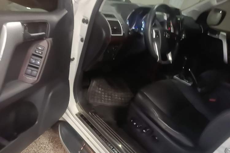 Used Toyota Prado 2016 3.5L Automatic TX-L NAVI Driver Seat