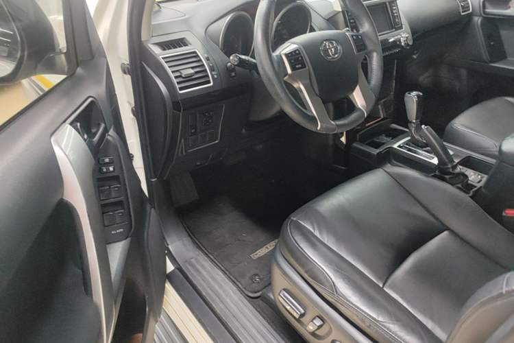 Used Toyota Prado 2016 2.7L Automatic Luxury Edition Driver Seat