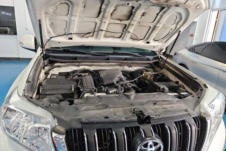 Used Toyota Prado 2016 2.7L Automatic Standard Edition Engine Bay