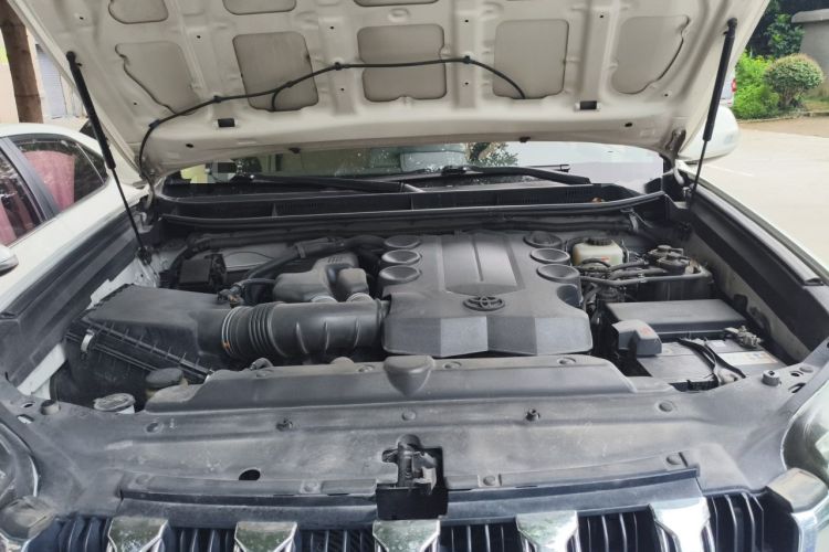 Used Toyota Prado 2016 4.0L 7-Seater Gasoline Middle East Version Engine Bay