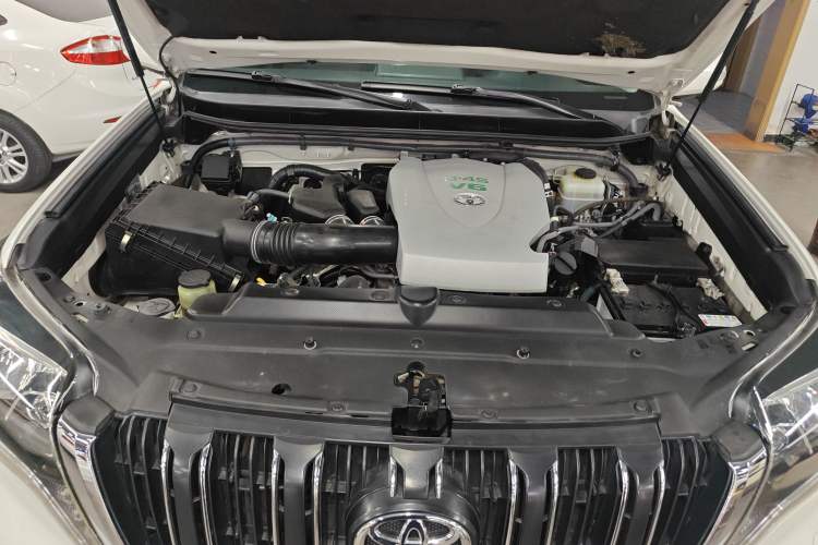 Used Toyota Prado 2016 3.5L Automatic TX-L Engine Bay