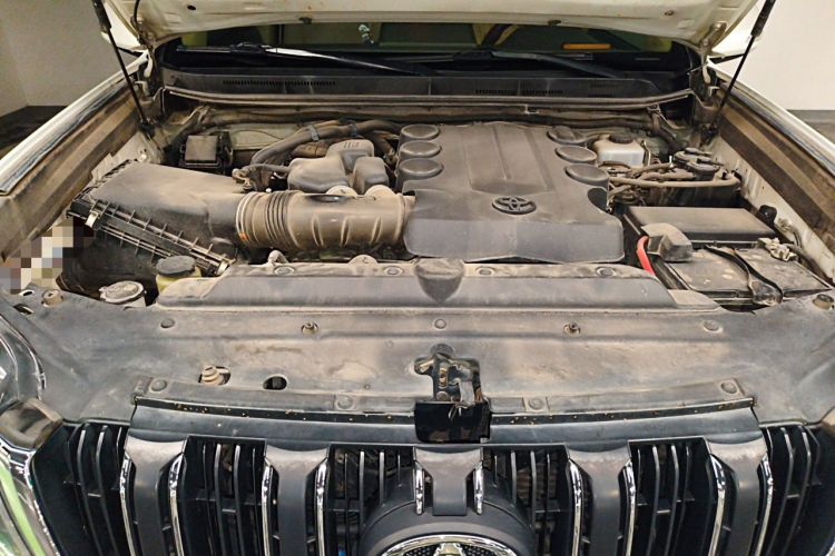 Used Toyota Prado 2016 4.0L 7-Seater Gasoline Low-Power Version Middle East Edition Engine Bay