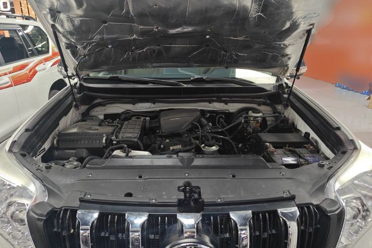 Used Toyota Prado 2016 2700 TX 5-Seater Middle East Version Engine Bay