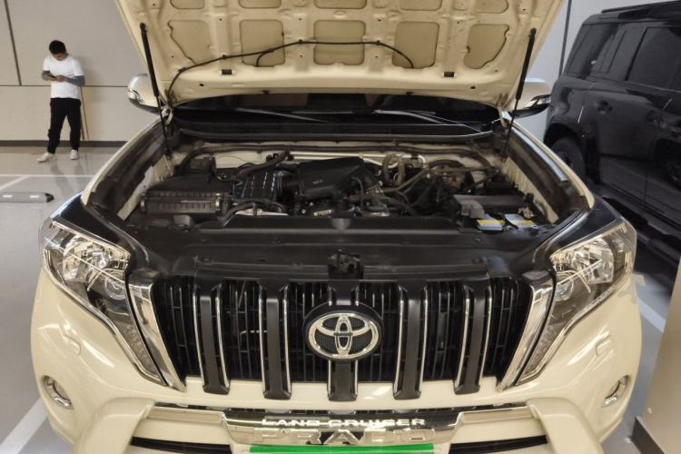 Used Toyota Prado  Engine Bay