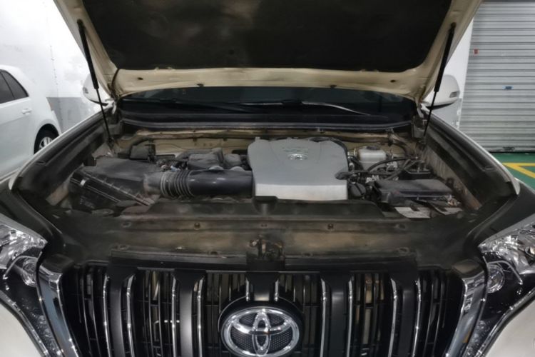 Used Toyota Prado 2016 3.5L Automatic TX-L Engine Bay