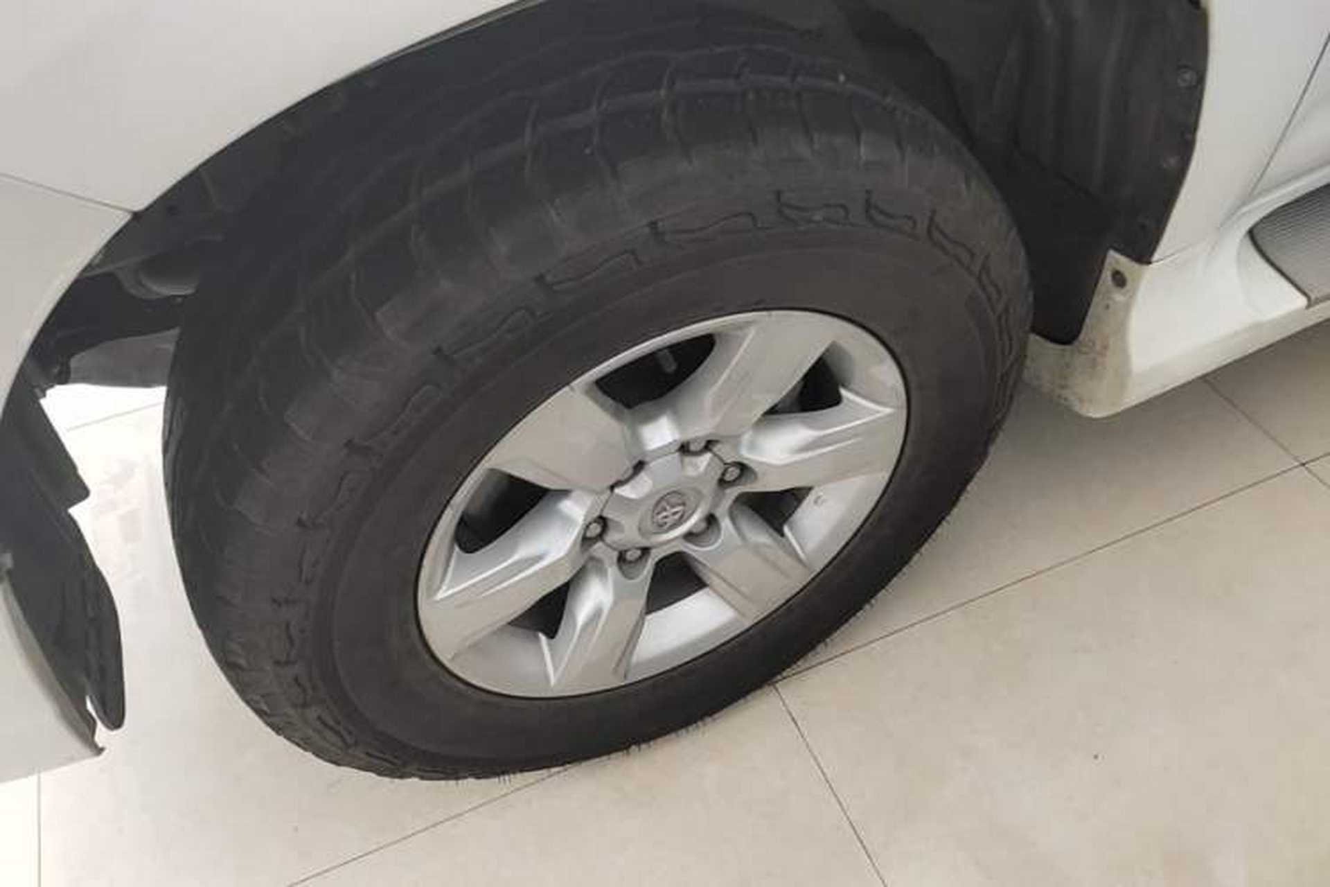 Used Toyota Prado 2016 2.7L Automatic Standard Edition Exterior 4
