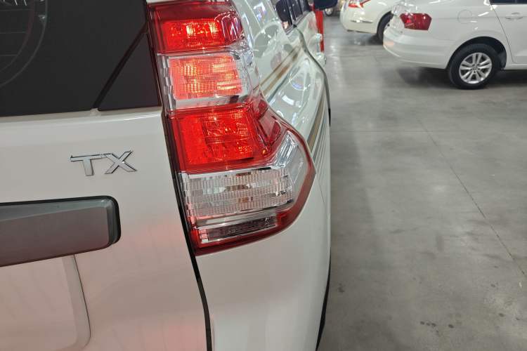 Used Toyota Prado 2016 3.5L Automatic TX-L Exterior 6