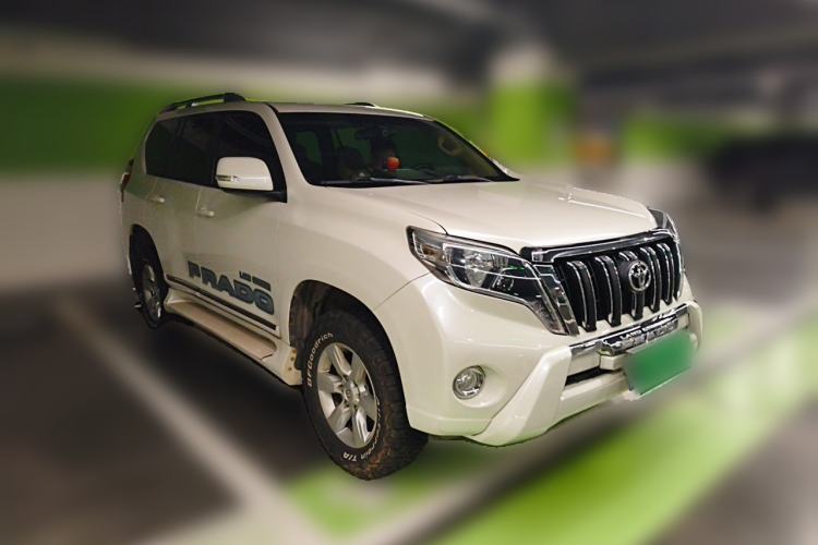 Used Toyota Prado 2016 4.0L 7-Seater Gasoline Low-Power Version Middle East Edition Front Right 45 Deg