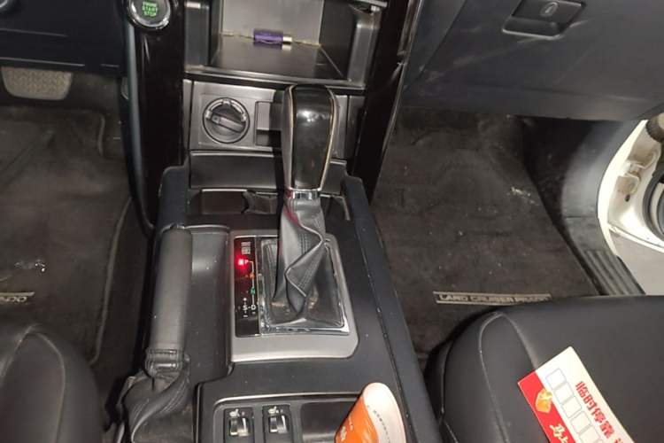 Used Toyota Prado 2016 2.7L Automatic Standard Edition Gear Lever
