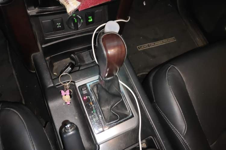 Used Toyota Prado 2016 3.5L Automatic TX-L Gear Lever