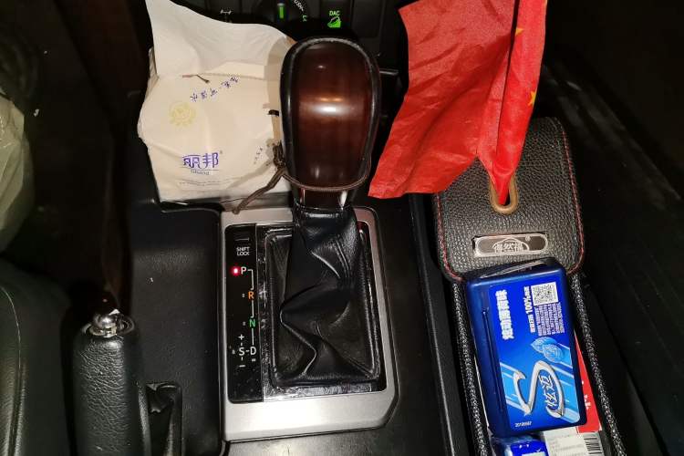 Used Toyota Prado 2016 3.5L Automatic TX-L Gear Lever