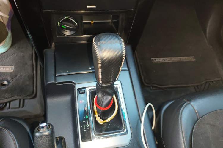 Used Toyota Prado 2016 2.7L Automatic Luxury Edition Gear Lever