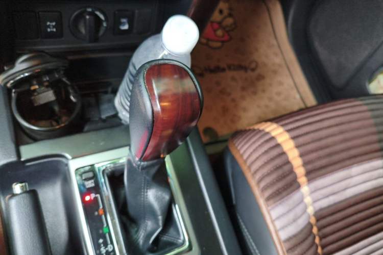 Used Toyota Prado 2016 3.5L Automatic TX-L Gear Lever
