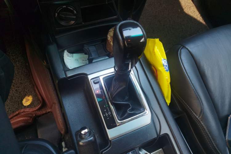 Used Toyota Prado 2016 2.7L Automatic Standard Edition Gear Lever