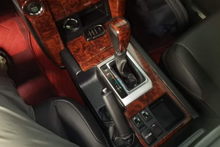 Used Toyota Prado 2016 2.7L Automatic Luxury Edition Gear Lever