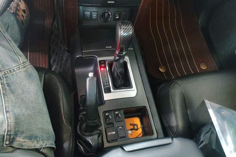 Used Toyota Prado 2016 3.5L Automatic TX-L Gear Lever