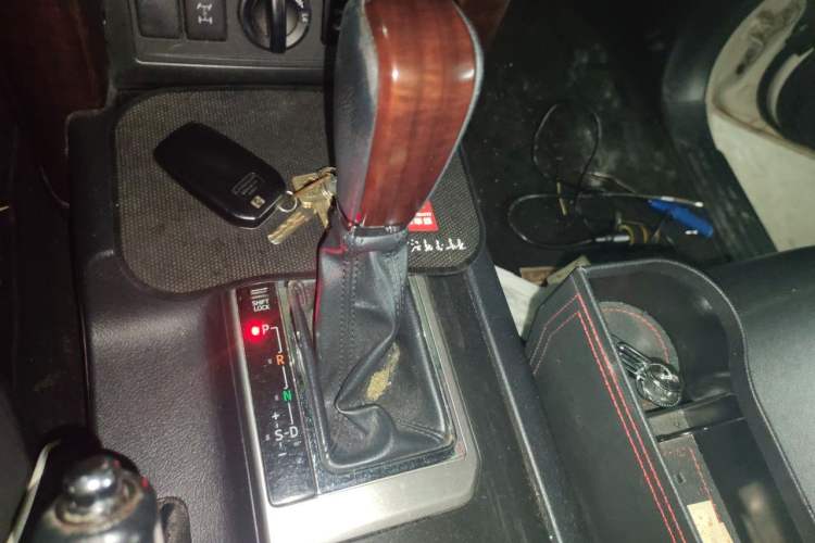Used Toyota Prado 2016 3.5L Automatic TX-L NAVI Gear Lever