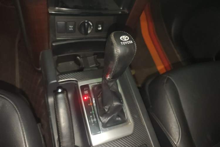 Used Toyota Prado 2016 3.5L Automatic TX-L Gear Lever