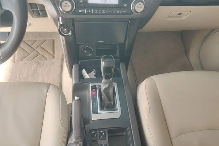 Used Toyota Prado 2016 2.7L Automatic Luxury Edition Gear Lever