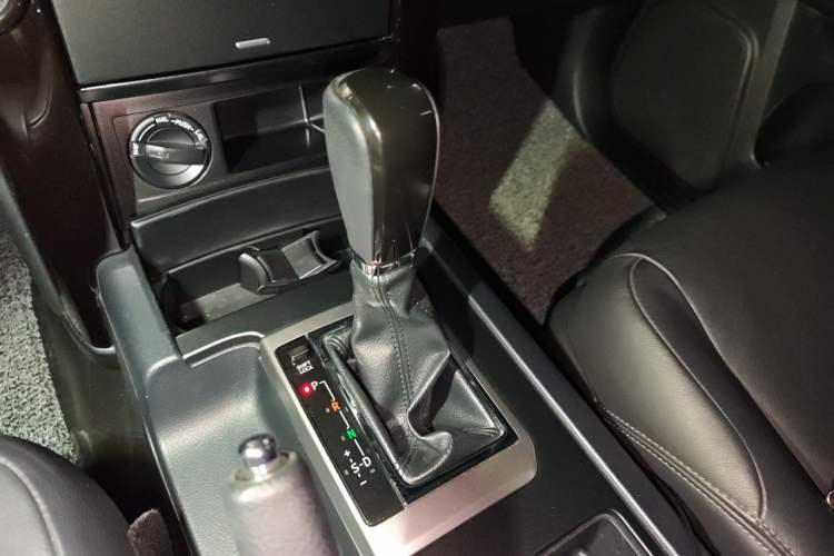 Used Toyota Prado 2016 2.7L Automatic Standard Edition Gear Lever