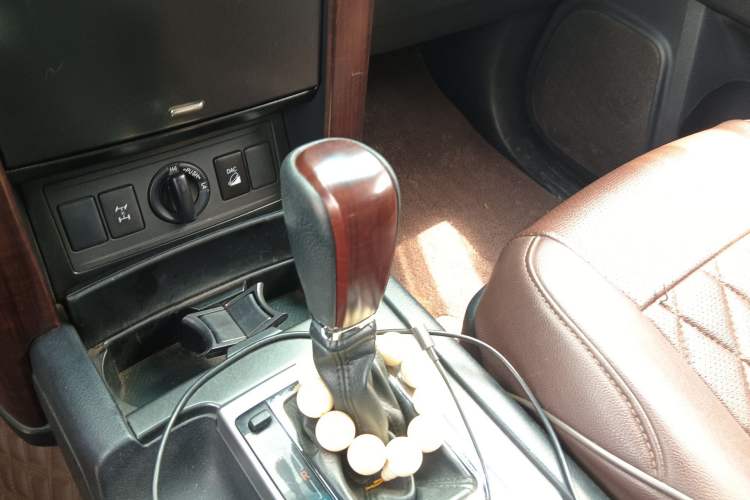 Used Toyota Prado 2016 3.5L Automatic TX-L Gear Lever